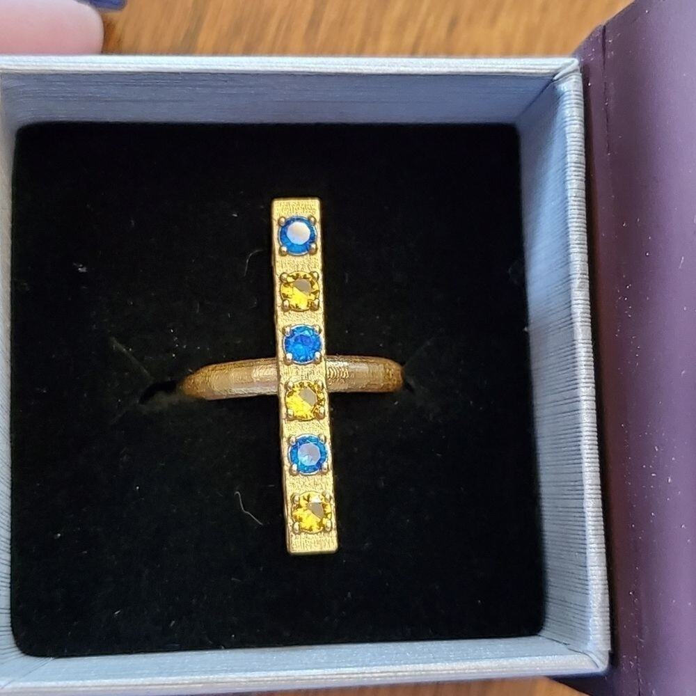 NEW Gorgeous jeweled ring size 7